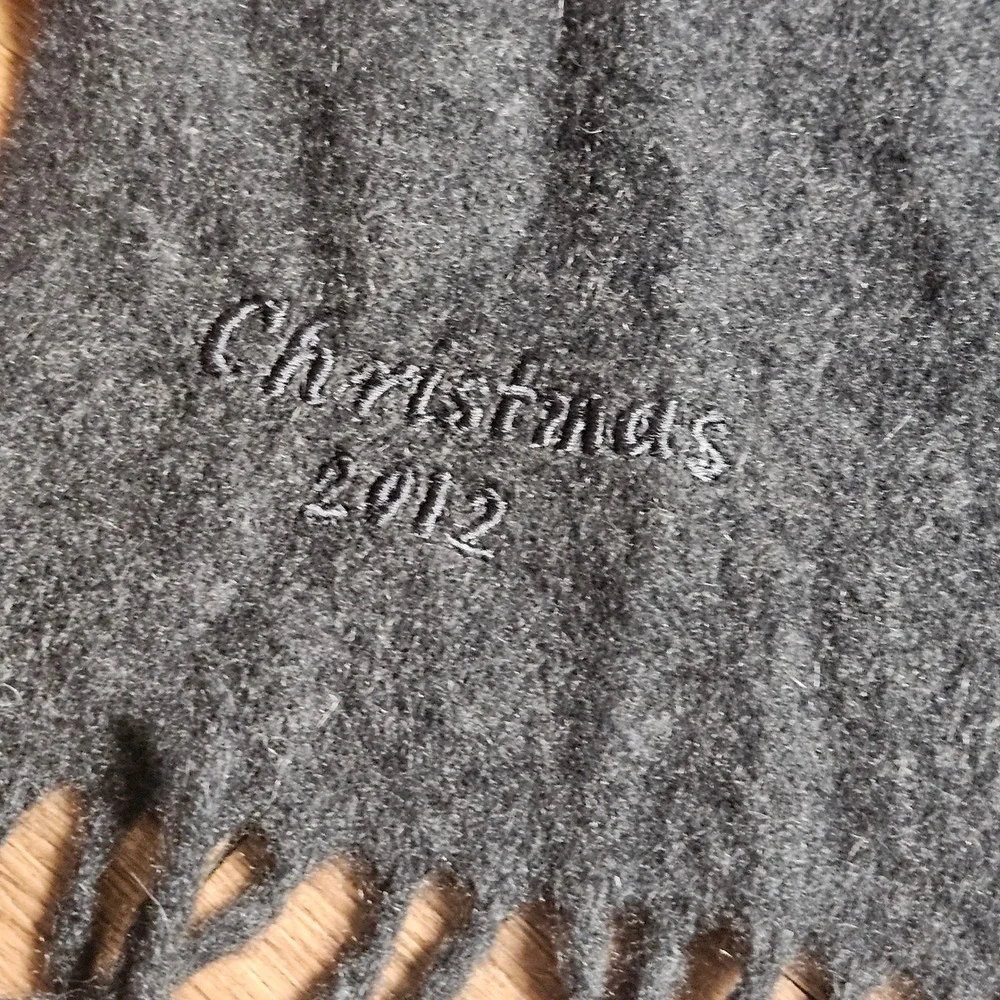 J. Hilburn Mens 100% Cashmere Christmas 2012 Scarf Fringed Charcoal Italy 14x66
